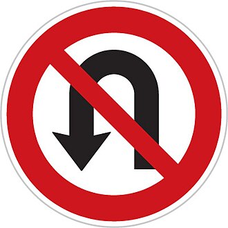 بی‌توجهی به تابلوهای ترافیکی در بندرلنگه؛ کامیون‌های یخچالی و سواری‌کش همچنان در شهر دور می‌زنند!