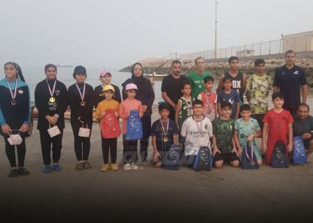 برگزاری مسابقات قایقرانی در بندرلنگه به مناسبت هفته دولت