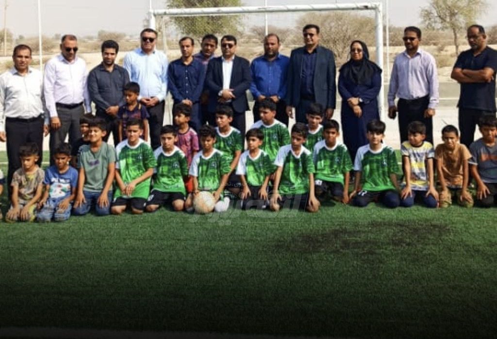 افتتاح زمین چمن مصنوعی روستای کوغان به مناسبت هفته دولت