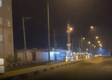 اجرای پروژه بتن رنگی و نورپردازی در کوی حسین‌آباد شمالی بندرلنگه