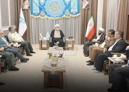 دیدار امام جمعه شیبکوه با امام جمعه کیش و مسئولین منطقه آزاد برای بررسی مشکلات بندر چارک