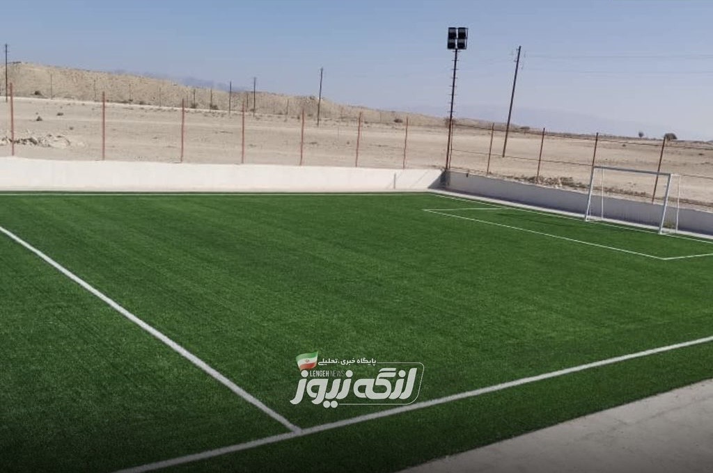 روستای هرسین صاحب زمین چمن ورزشی شد