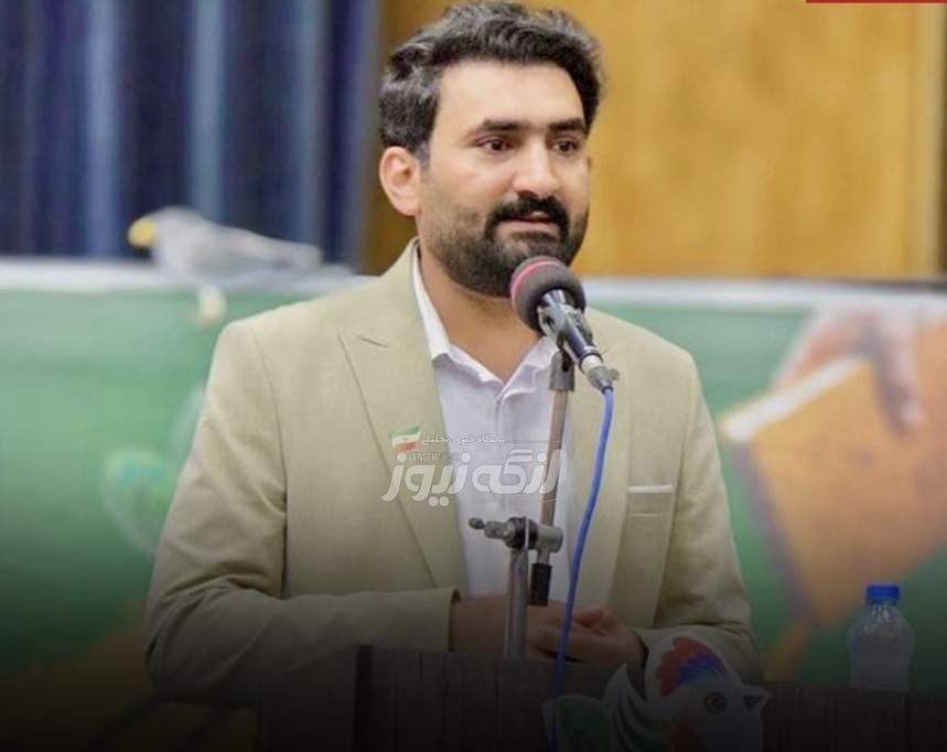 اجرای همایش تجلیل از برگزیدگان جشنواره‌های فرهنگی و هنری قطب نُه کشور توسط عبدالله خیده در بندرعباس