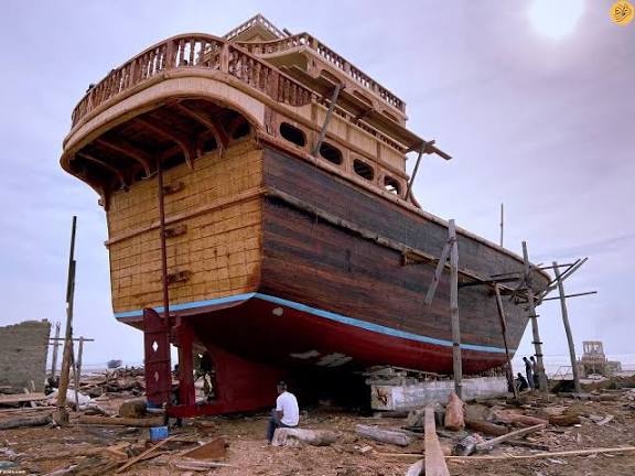 آخرین لنج چوبی ایران در بندر کنگ به آب انداخته می‌شود