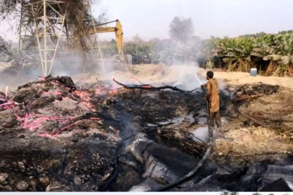 خط انتقال آب دریا به آبشیرین کن بندرلنگه بر اثر بی‌احتیاطی افراد ناشناس دچار آتش سوزی شد