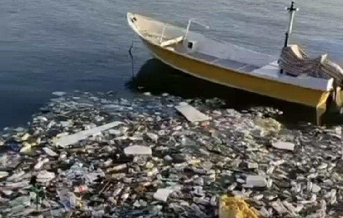 وضعیت نگران‌کننده زباله در اسکله صیادی بندرکُنگ