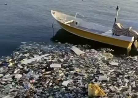 وضعیت نگران‌کننده زباله در اسکله صیادی بندرکُنگ