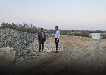 بازدید رئیس اداره محیط زیست بندر لنگه از خور بندر چارک و دستور توقف دپوی مصالح غیرمجاز