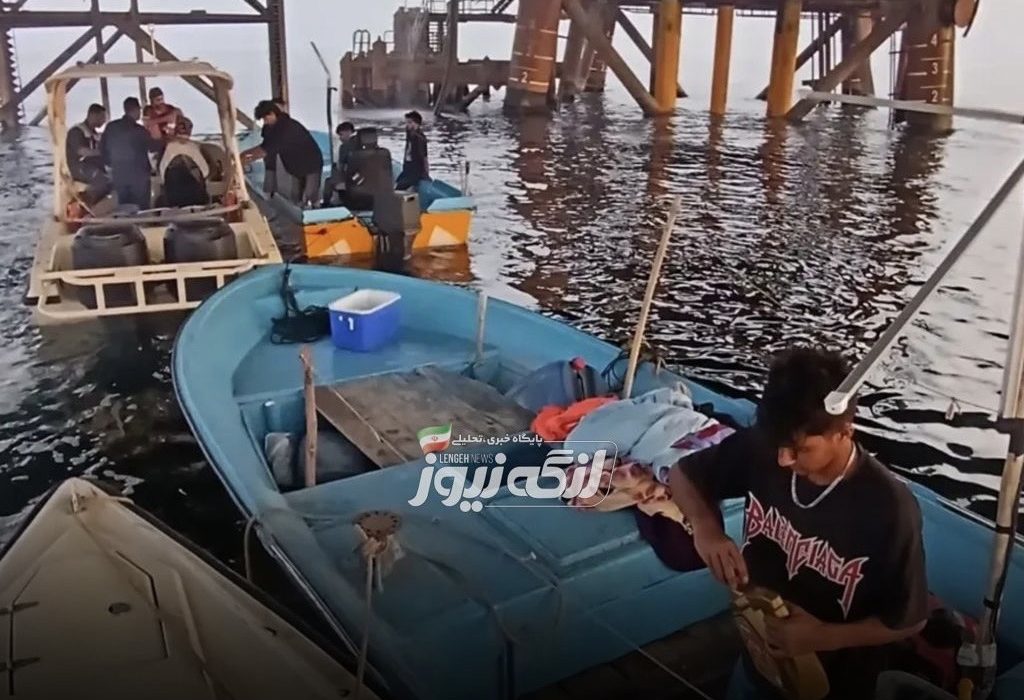 عملیات نفس‌گیر نجات دو قایق صیادی در دریای طوفانی پارسیان