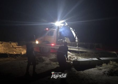 تلاش شبانه‌روزی نیروهای برق بندرلنگه برای رفع خاموشی‌ها در پی شرایط جوی