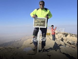 صعود پوردادخدایی عضو هیأت کوهنوردی بندرلنگه به بلندترین قله بوشهر