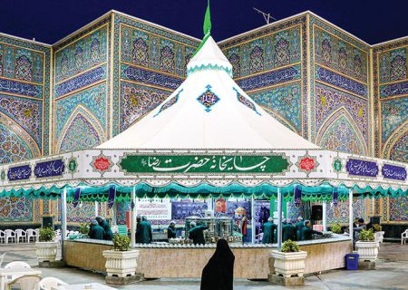 حضور ۱۲۰ خادم بندرلنگه‌ای در بزرگترین چایخانه حرم رضوی