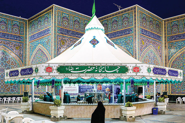 حضور ۱۲۰ خادم بندرلنگه‌ای در بزرگترین چایخانه حرم رضوی