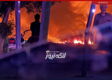 حمله جنگنده های آمریکایی/صیهونیستی به اسکله تحاری و لنج‌های باری در بندرلنگه/۲۵ شناور در آتش سوخت