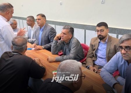 ارتباط مستقیم مردم با مسئولان در میز خدمت فرمانداری بندرلنگه