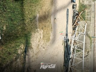 سقوط پایه روشنایی استادیوم دشتی پارسیان در پی طوفان