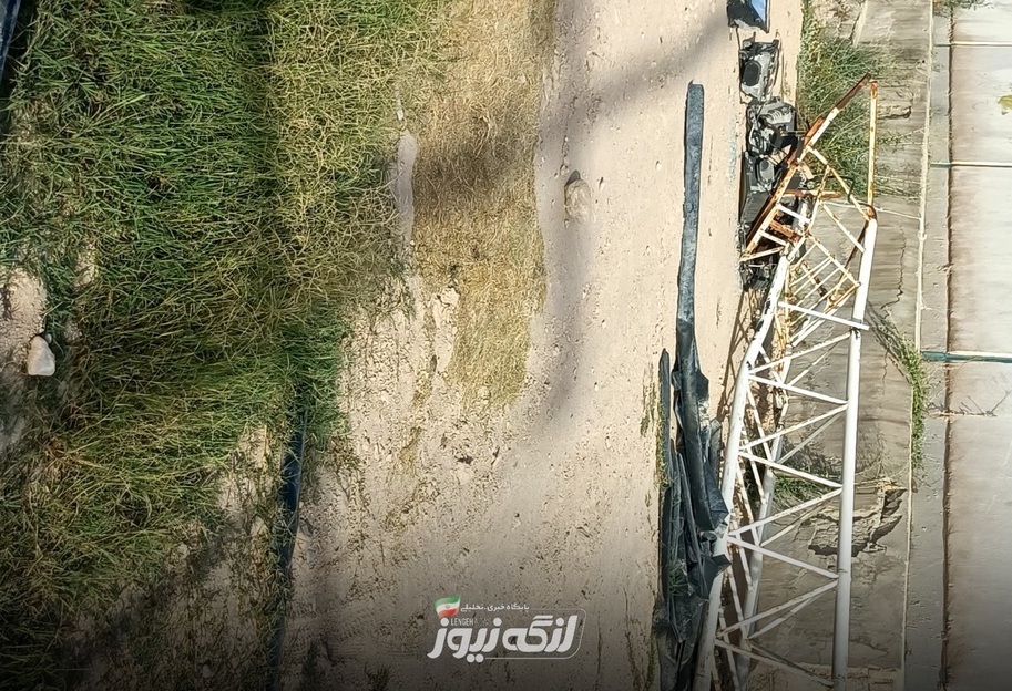 سقوط پایه روشنایی استادیوم دشتی پارسیان در پی طوفان