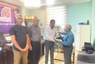 تقدیر جمعی از بازاریان از رئیس اتاق اصناف شهرستان بندرلنگه به مناسبت روز ملی اصناف