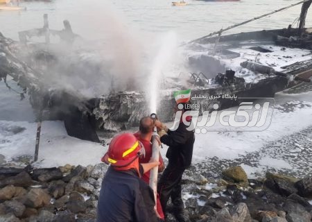 آتش‌سوزی لنج صیادی در اسکله بندرکنگ مهار شد