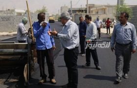 تداوم آسفالت معابر و بهسازی کوچه‌ها و محلات شهر پارسیان