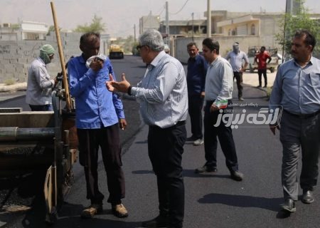 تداوم آسفالت معابر و بهسازی کوچه‌ها و محلات شهر پارسیان