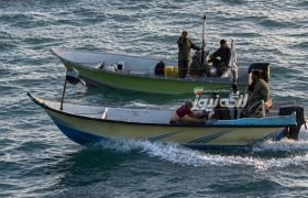 گرمای ۴۰ درجه و دریای مواج در بندرلنگه