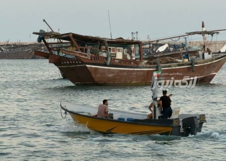 دمای ۴۰ درجه‌ای دریا کمی مواج در بندرلنگه