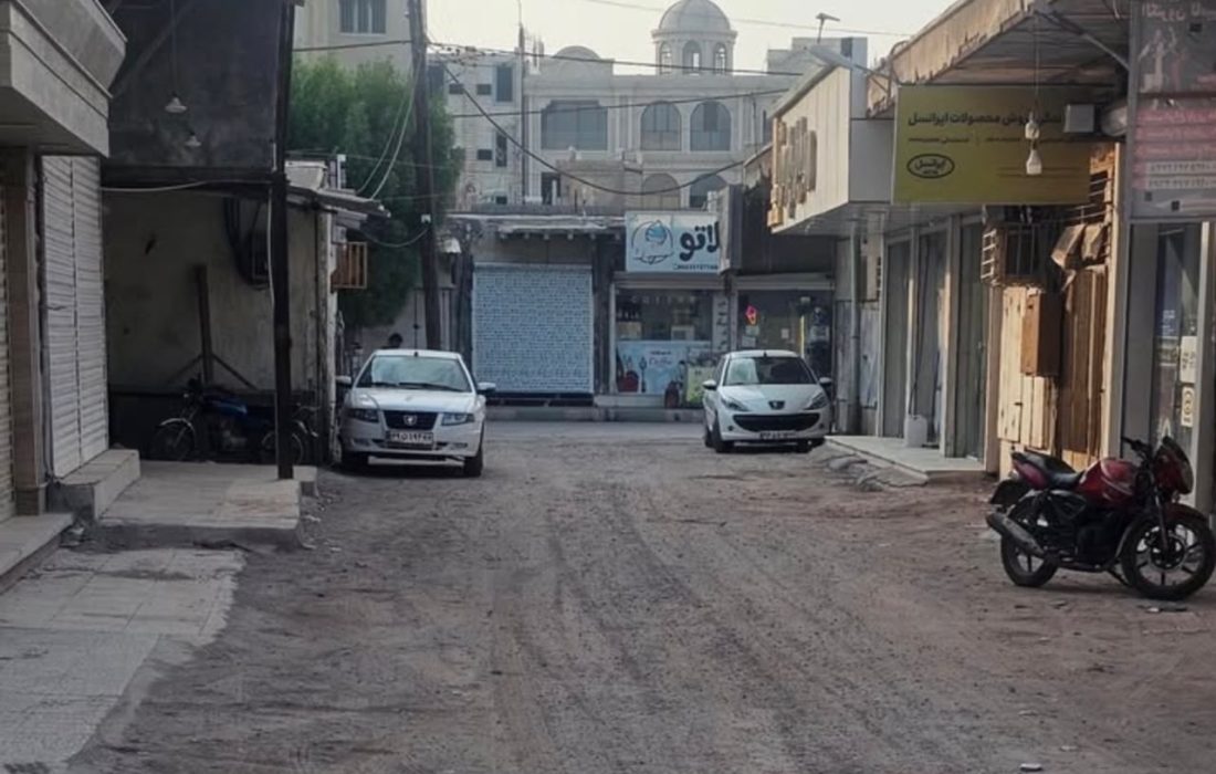 گلایه بازاریان از تأخیر در آسفالت ابتدای بازار بندرلنگه