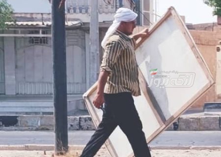 جمع‌آوری تابلوهای تبلیغاتی فاقد مجوز از سطح شهر بندرکنگ