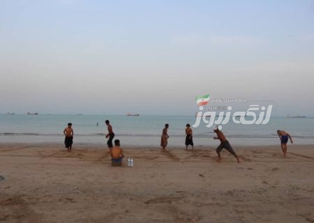 دما ۴۱ درجه، دریا کمی مواج در بندرلنگه