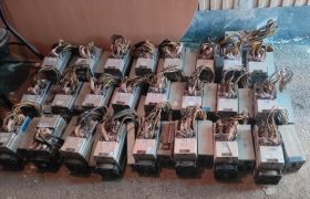 ضربه گمرک بندرلنگه به قاچاق با کشف ۱۲۰ دستگاه ماینر