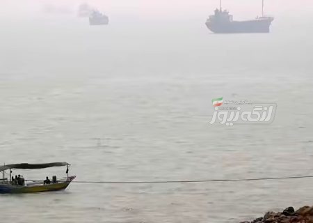 گرمای ۳۹ درجه و دریای مواج در بندرلنگه
