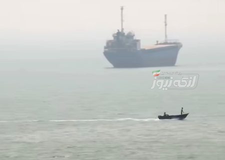 گرمای ۳۸ درجه و دریای کمی مواج در بندرلنگه