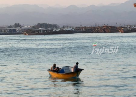هوای ۳۸ درجه‌ای و آرامش دریا عصر در بندرلنگه