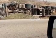 واژگونی کامیون در جاده بندرلنگه به بستک، دو نفر مصدوم شدند
