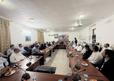 دیدار مردم و معتمدین بندرکنگ با نماینده غرب هرمزگان و طرح مطالبات شهروندان