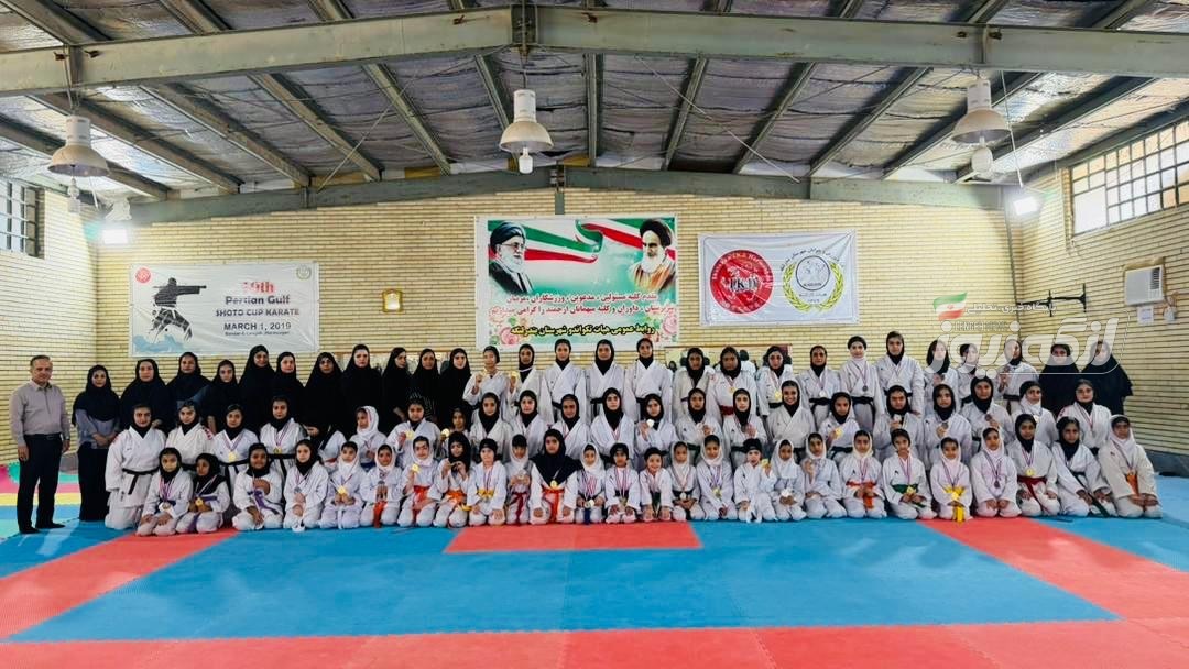 برگزاری مسابقات کاراته قهرمانی دختران بندرلنگه به مناسبت هفته دولت