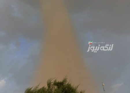 گردباد شدید در روستای سه‌کنار بندرلنگه، چندین درخت قطع شد