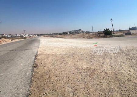نارضایتی شهروندان از وضعیت خاکی ورودی و محوطه پارک ساحلی شهرداری پارسیان