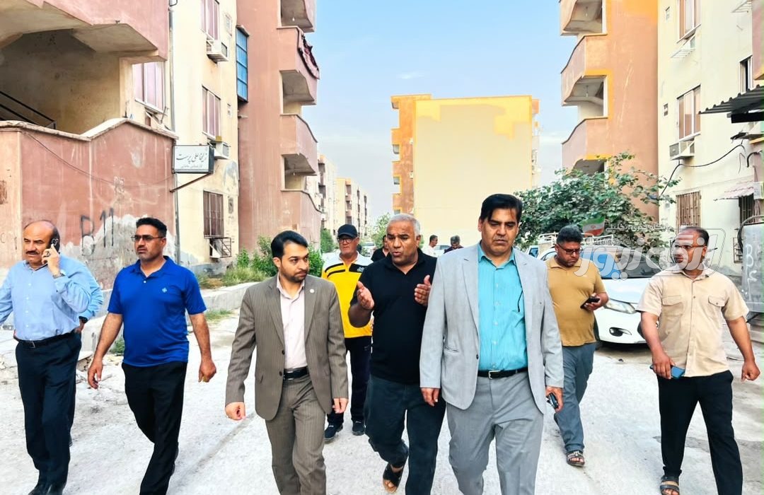 بازدید دادستان و مسئولان شهری از مجتمع مسکونی ۵۰۰ واحدی بندرلنگه