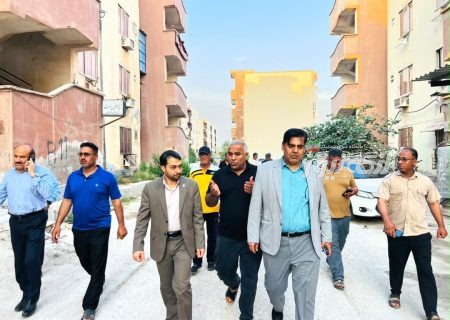 بازدید دادستان و مسئولان شهری از مجتمع مسکونی ۵۰۰ واحدی بندرلنگه