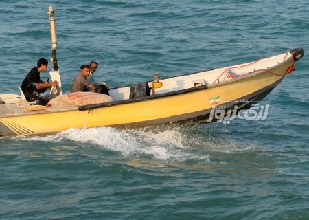دمای ۳۸ درجه و مواج بودن دریا در بندرلنگه