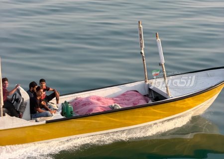 دمای ۳۹ درجه و آرام شدن دریا از بعدازظهر در بندرلنگه