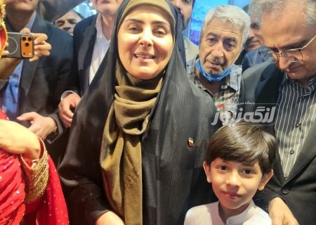بازدید وزیر راه از غرفه بندرلنگه در نمایشگاه ملی توانمندی‌های روستایی و عشایری