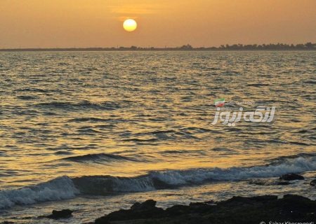 دمای ۳۴ درجه و دریای کمی مواج در بندرلنگه