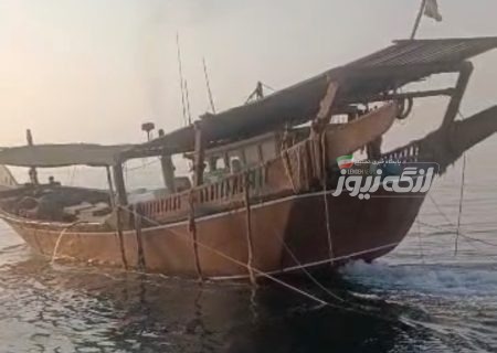 گلایه صیادان بندرلنگه از فعالیت ۱۲ لنج ترال در آب‌های هرمزگان