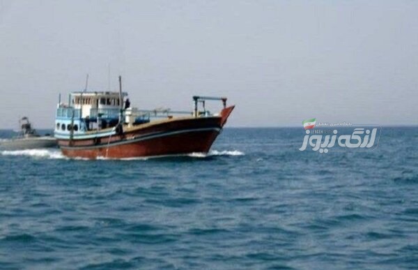 توقیف شناور حامل ۳ هزار ثوب البسه قاچاق در سواحل بندرلنگه
