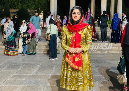 حضور بانوی بندرلنگه‌ای در سومین رویداد ملی جلیقه ایرانی در شیراز